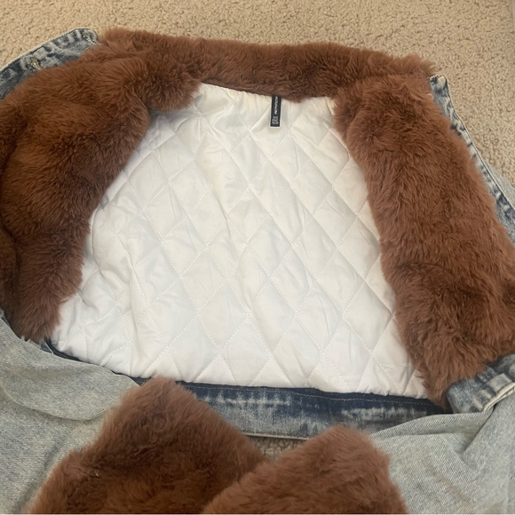 PrettyLittleThing Vintage Wash Faux Fur Lined And Cuff Denim Cropped Jacket - Picture 5 of 5